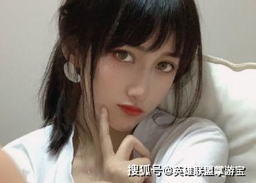 女主播吃粗瓜视频,挑战味蕾极限的美食冒险